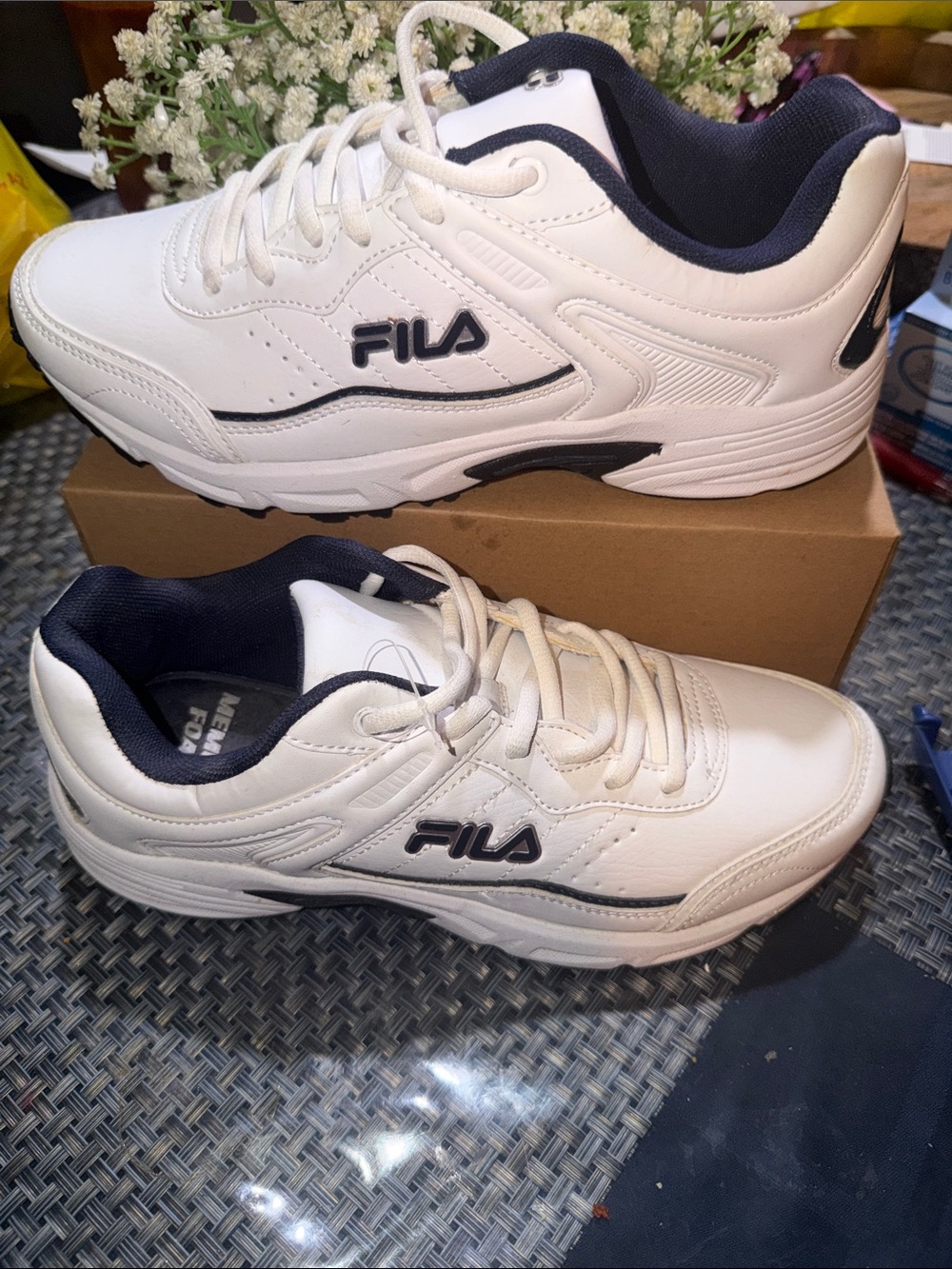 Fila Kids White and Navy Low-Top Sneakers